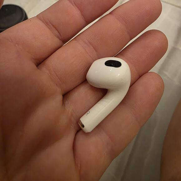 Apple Airpods 3rd Generation A2897 Lightning Charging Case rigth Earbud Only - Picture 7 of 13